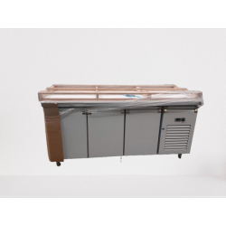 Furnotel - Table réfrigérée inox positive avec évaporateur ventilé - 3 portes - 417 litres - Avec dosseret - GN3201X